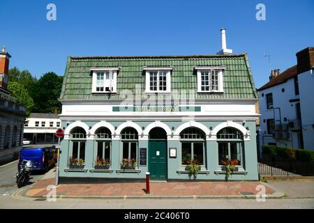 La maison publique de White Bear dans la rue High, Royal Tunbridge Wells, Kent, Angleterre Banque D'Images