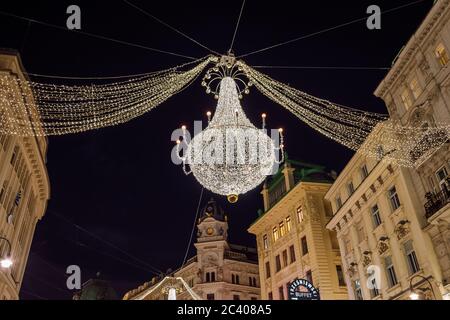 Lustre de Noël à Vienne, rue Graben, Autriche. Banque D'Images