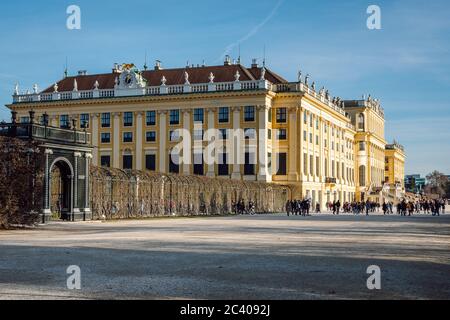 Vue latérale du palais de Schönbrunn à Vienne, Autriche. Banque D'Images