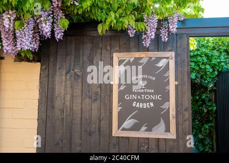 Beaconsfield, Buckinghamshire, Royaume-Uni. 12 mai 2020. Le pub Swan de Beaconsfield, Buckinghamshire, demeure temporairement fermé pendant le confinement de la pandémie Covid-19 du coronavirus. Le gouvernement a annoncé que les pubs en Angleterre ne rouvriront pas avant juillet 2020. Crédit : Maureen McLean/Alay Banque D'Images