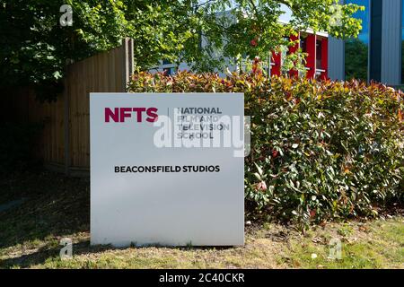 Beaconsfield, Buckinghamshire, Royaume-Uni. 12 mai 2020. L'École nationale de cinéma et de télévision de Beaconsfield, Buckinghamshire. Le gouvernement a annoncé que les élèves retourneront à l'école au cours de certaines années, à mesure que le confinement de la pandémie Covid-19 du coronavirus sera assoupli. Crédit : Maureen McLean/Alay Banque D'Images