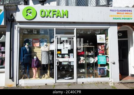 Beaconsfield, Buckinghamshire, Royaume-Uni. 12 mai 2020. La Boutique caritative d'Oxfam à Beaconsfield, Buckinghamshire, reste temporairement fermée pendant le confinement pandémique du coronavirus Covid-19. Crédit : Maureen McLean/Alay Banque D'Images