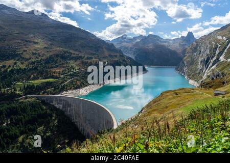 DAS Zervreilahorn (rechts) über dem Zervreilasee und Links das Güferhorn, Valser Tal, Graubünden. (aucune autorisation de propriété) DAS Zervreilahorn (rechts) über dem Zervreilasee und Links das Güferhorn, Valser Tal, Graubünden. (aucune autorisation de propriété)