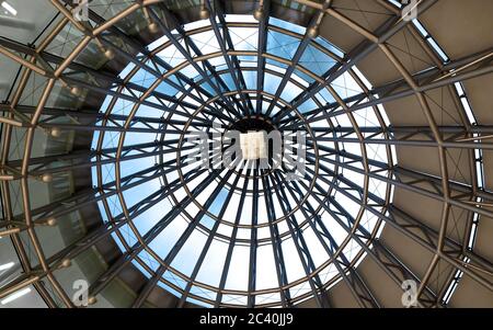 JEJU ISLAND, CORÉE DU SUD - 5 AVRIL 2017 : structure en verre du musée de l'ours de Teddy au complexe touristique Jungmun, Seogwipo, île de Jeju Banque D'Images