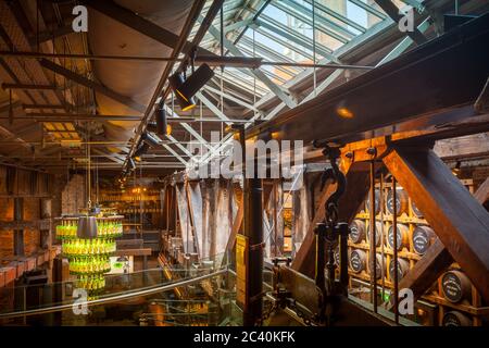 Dublin / Irlande - Mai 2019 : à l'intérieur de la distillerie Jameson Bow St. une attraction touristique irlandaise de whisky située juste à côté de Smithfield Square à Dublin Banque D'Images