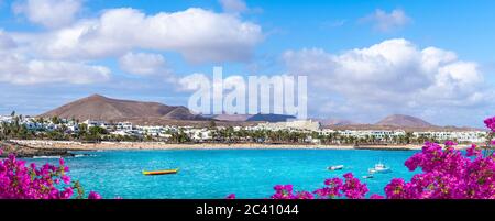 Paysage avec Costa Teguise sur Lanzarote, îles Canaries Banque D'Images