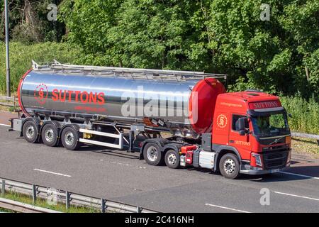 Sutton Group transport camions de livraison, camion, transport, camion, transporteur de fret, véhicule Volvo, industrie européenne du transport commercial HGV, M6 à Manchester, Royaume-Uni Banque D'Images