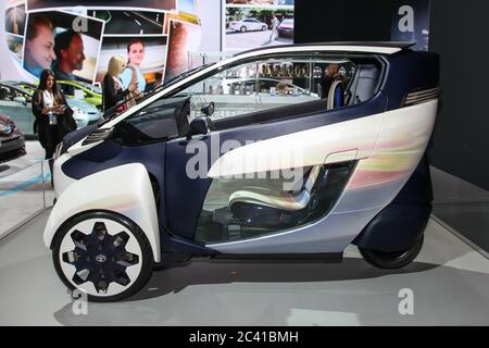 NEW YORK - 1er AVRIL : exposition Toyota au salon international de l'auto de New York 2015 pendant la journée de la presse, le spectacle public se déroulera du 3 au 12 avril 2015 au Nord-est Banque D'Images