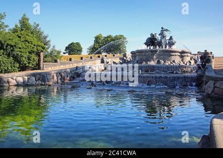 La Fontaine Gefion avec un groupe de personnages animaux conduits par la déesse de la Norse Gefjon, front de port, Nordre Toldbod à Copenhague, Danemark. Banque D'Images