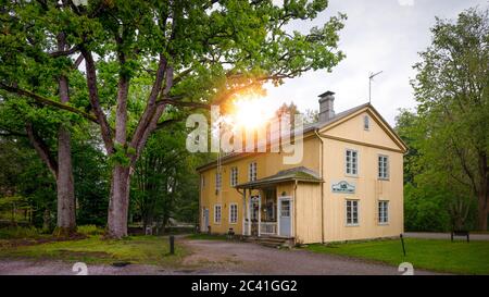 Fiskars Village, Finlande - 24 septembre 2019 : l'ancien magasin de Fiskars Village, Finlande, qui offre des vêtements et de la décoration. Banque D'Images