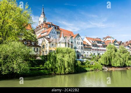 Front de mer de la vieille ville de Tübingen, Allemagne en été Banque D'Images