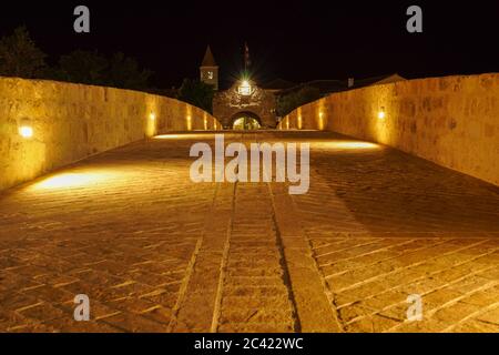 Ville de Nin walkway scène nocturne, la Dalmatie, Croatie Banque D'Images