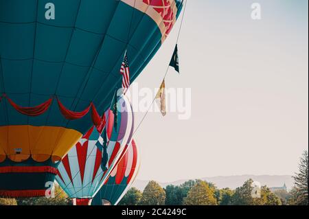 Ballons à air chaud en été Banque D'Images