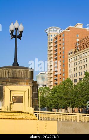 Pont Roberto Clemente (pont de la 6e rue) au-dessus de la rivière Allegheny, Pittsburgh, Pennsylvanie, États-Unis Banque D'Images