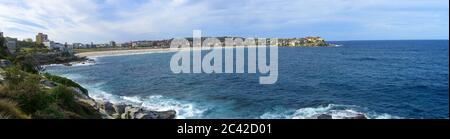 Vue sur la plage de Bondi à Sydney, en Australie. Bondi Beach est l'une des plages les plus célèbres au monde. Banque D'Images