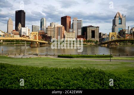 Pont Andy Warhol (pont de la 7e rue) et rivière Allegheny, Pittsburgh, Pennsylvanie, États-Unis Banque D'Images