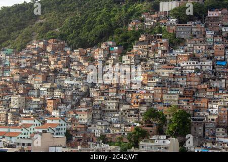 Cantagalo Favela, situé à Copacabana, Rio de janeiro Banque D'Images