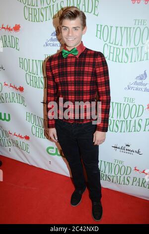 27 novembre 2016, Hollywood, Californie, États-Unis : Garrett Clayton assiste à la 85e édition de la parade de Noël annuelle hollywoodienne à Hollywood Boulevard. (Image crédit : © Billy Bennight/ZUMA Wire) Banque D'Images