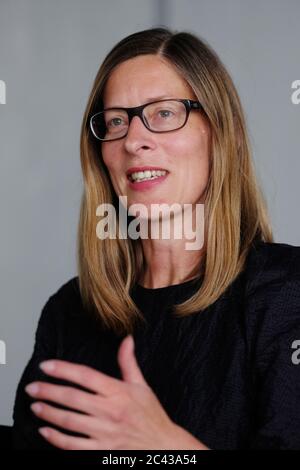 10 juin 2020, Saxe-Anhalt, Dessau-Roßlau: Claudia Perren, Directrice de la Fondation Bauhaus Dessau. Le 1er août 2020, elle deviendra directrice de l'École d'Art et de Design de Bâle. (À l'administrateur de dpa 'Dessau Bauhaus Claudia Perren se rend en Suisse') photo: Sebastian Willnow/dpa-Zentralbild/dpa Banque D'Images