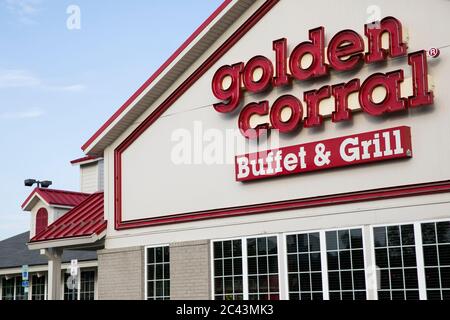 Un logo à l'extérieur d'un Golden Corral buffet & Grill à Hagerstown, Maryland, le 10 juin 2020. Banque D'Images