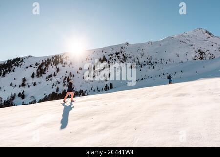 Autriche, Carinthie, Reichenau, Nockberge, Falkert, Homme ski de randonnée par beau temps Banque D'Images