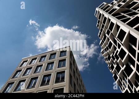 Allemagne, Bavière, Munich, vue à angle bas des bâtiments résidentiels modernes Banque D'Images