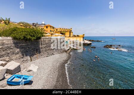 Portugal, île de Madère, Funchal, vue de forte de Sao Tiago et côte Banque D'Images