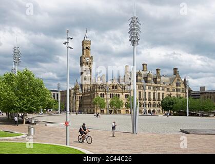 Hôtel de ville et place du Centenaire à Bradford, West Yorkshire, Angleterre Banque D'Images