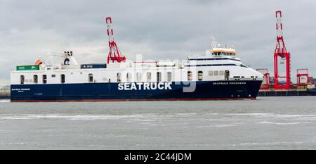 Wallasey, Royaume-Uni: 3 juin 2020: Seatruck Progress, un ferry ro-ro, arrive à Liverpool après avoir voyagé de Dublin. Le ferry fonctionne sous le drapeau de I Banque D'Images