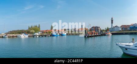 Allemagne, Mecklembourg-Poméranie-Occidentale, Île de Poel, Timmendorf, port, panorama Banque D'Images