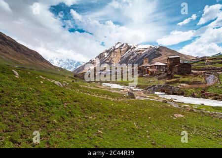 Géorgie, Svaneti, Ushguli, village médiéval sur la rive de l'Enguri Banque D'Images