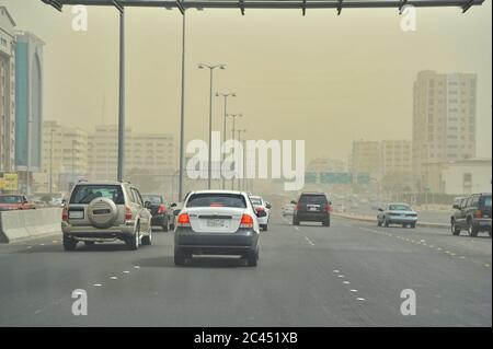 Jeddah ville dans la poussière jour.tempête de sable dans la ville. Arabie Saoudite Banque D'Images