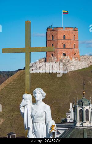 VILNIUS, LITUANIE .Vue aérienne à Vilnius.Panorama de Vilnius : château de Gediminas. Banque D'Images