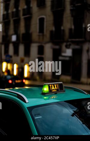 Taxi à Lisbonne, Portugal Banque D'Images