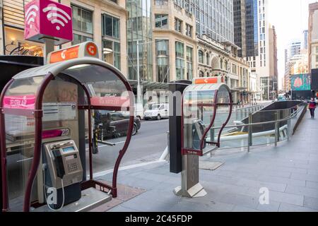 Téléphones publics Telstra dans le centre-ville de Sydney, Nouvelle-Galles du Sud, Australie Banque D'Images