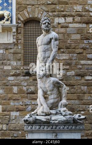 Sculpture de la statue d'Hercules et de Cacus, place Signoria, Florence, Italie Banque D'Images