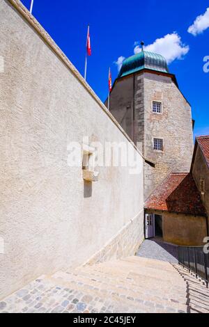 Vue sur la grande tour du Château de Porrentruy, canton du Jura, Suisse Banque D'Images