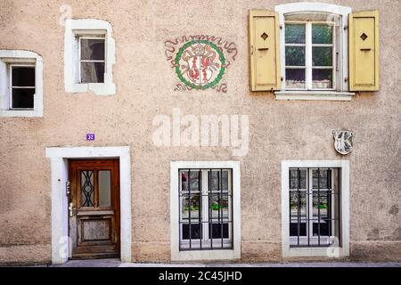 Ancien bâtiment de la porte de France, vieille ville de Porrentruy, canton du Jura, Suisse. Banque D'Images