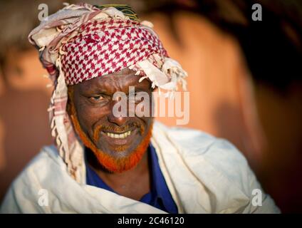 Borana Tribu homme avec barbe rouge, district de Marsabit, Marsabit, Kenya Banque D'Images