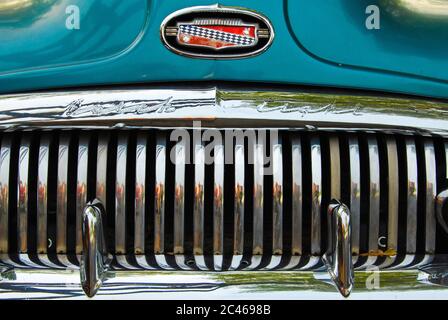 Villa Rica, Géorgie / États-Unis - 7 juillet 2007 : un résumé vue rapprochée du Front Grill d'une ancienne berline Buick Front Grill Banque D'Images