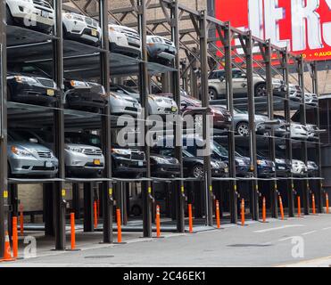 NEW YORK, Etats-Unis - 31 AOÛT 2014 : un parking typique dans une rue de New York Banque D'Images