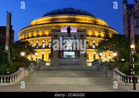 Royal Albert Hall at Night, Kensington, Londres, Angleterre, Royaume-Uni, Europe Banque D'Images