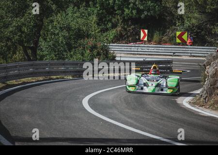 Skradin Croatie, juin 2020 Norma m20 formule de voiture de course en montée à grande vitesse à travers le coin Banque D'Images