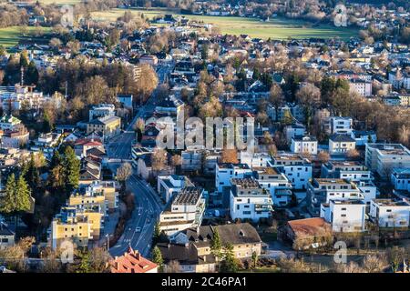 Vue sur les toits de Salzbourg depuis la forteresse de Hohensalzburg Banque D'Images