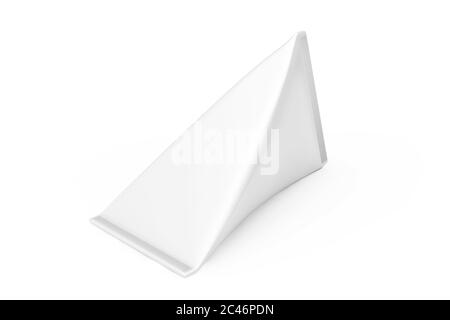 Maquette de boîte triangle en carton blanc crème, jus ou lait sur fond blanc. Rendu 3d Banque D'Images