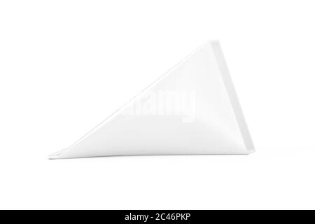 Maquette de boîte triangle en carton blanc crème, jus ou lait sur fond blanc. Rendu 3d Banque D'Images