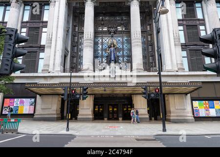 La succursale de London Oxford Street du grand magasin Selfridges, de renommée mondiale. Banque D'Images