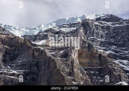 Paysage panoramique du glacier du Mont Temple près du lac Louise, en Alberta, parc national Banff Rocheuses canadiennes Banque D'Images