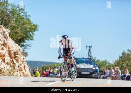 Col du serre de Tourre, France - juillet 15,2016 : le cycliste polonais Bartosz Huzarski de Bora-Argon 18, qui fait une promenade en équipe pendant une période d'essai individuelle, étape i Banque D'Images