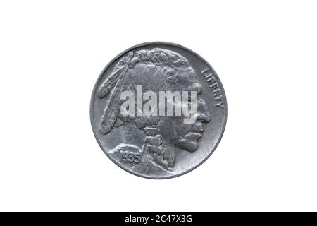 USA cinq cents Buffalo Indian Head pièce de nickel datée de 1935 avant (contre) découpé et isolé sur un fond blanc Banque D'Images